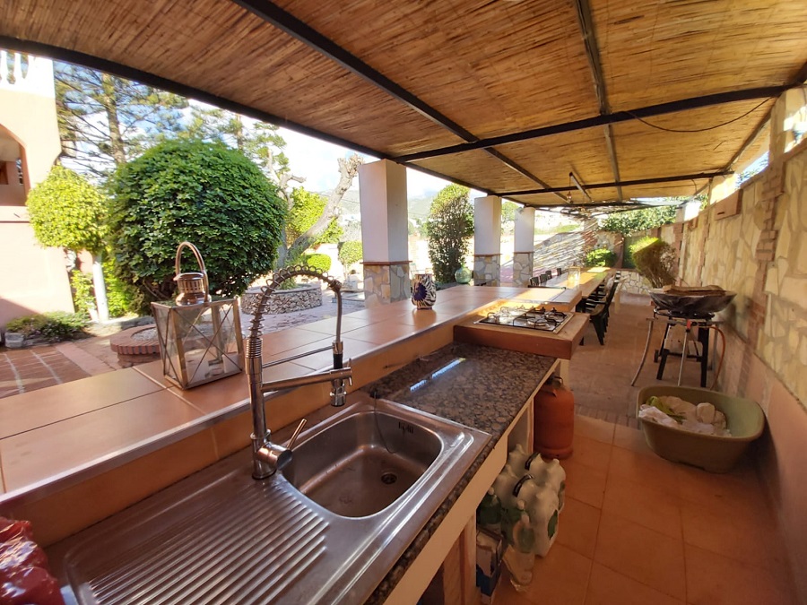 Special characteristic detached house in Nerja with 4 spacious bedrooms, 3 bathrooms and private pool.