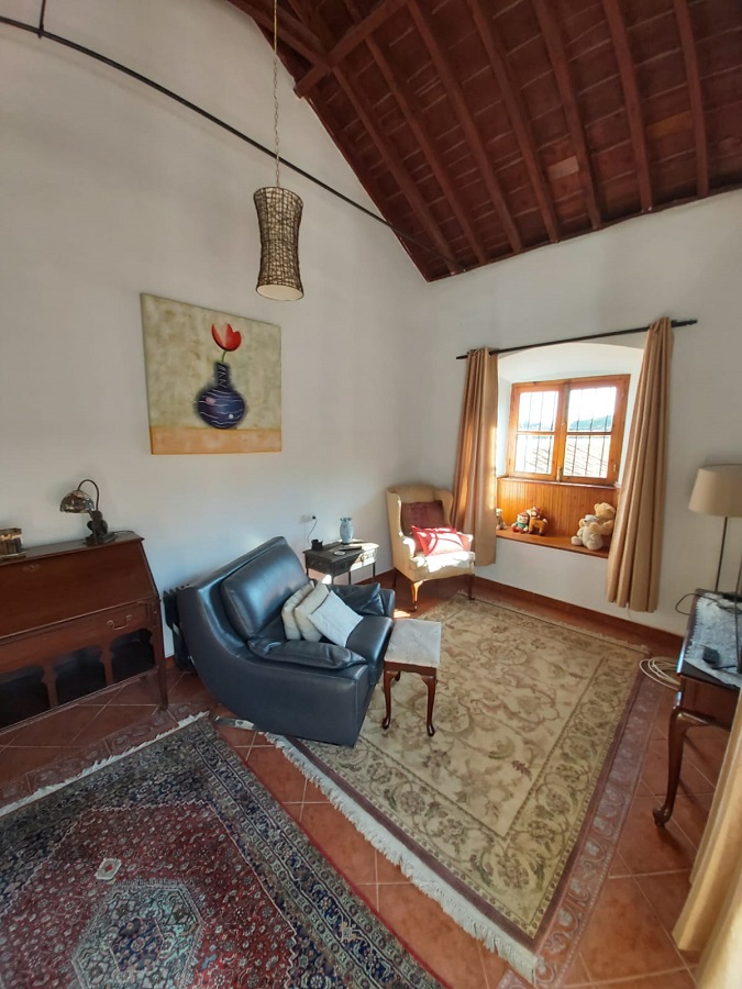 Característica especial casa unifamiliar en Nerja con 4 amplios dormitorios, 3 baños y piscina privada.