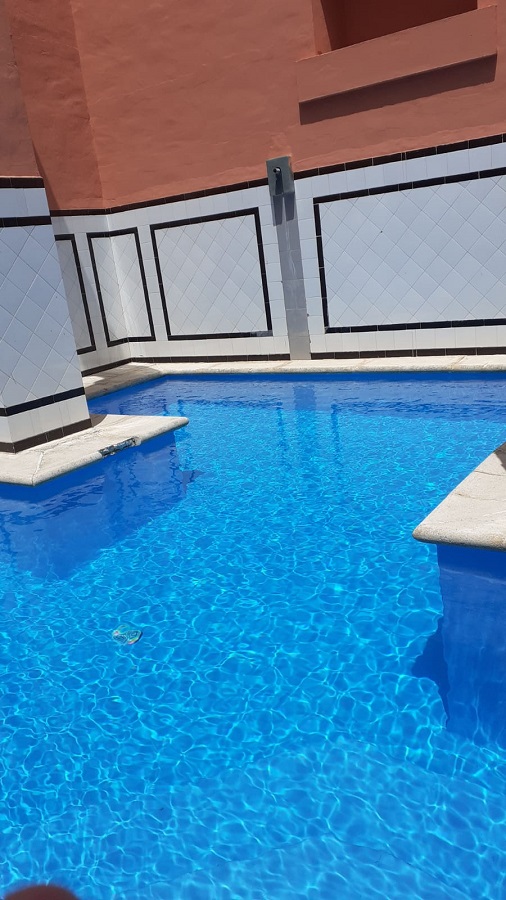 Besonderes charakteristisches Einfamilienhaus in Nerja mit 4 geräumigen Schlafzimmern, 3 Bädern und privatem Pool.