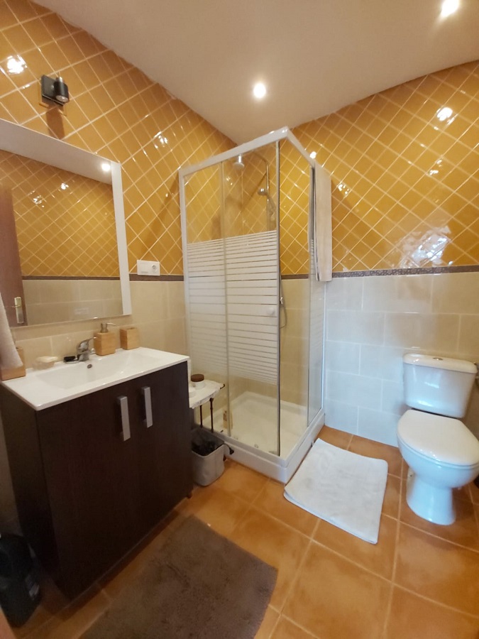 Característica especial casa unifamiliar en Nerja con 4 amplios dormitorios, 3 baños y piscina privada.