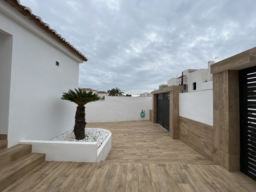 Moderna villa con piscina privada en la zona de La Exótica, a 2 km de la playa y del centro de Nerja