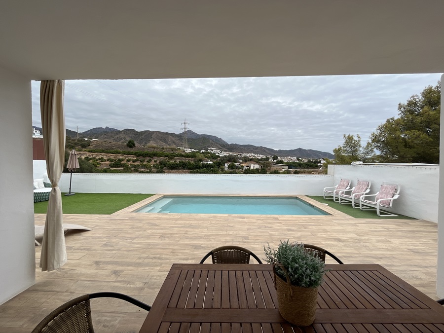 Modern villa with private pool in the area of La Exotica, 2 km from the beach and the centre of Nerja