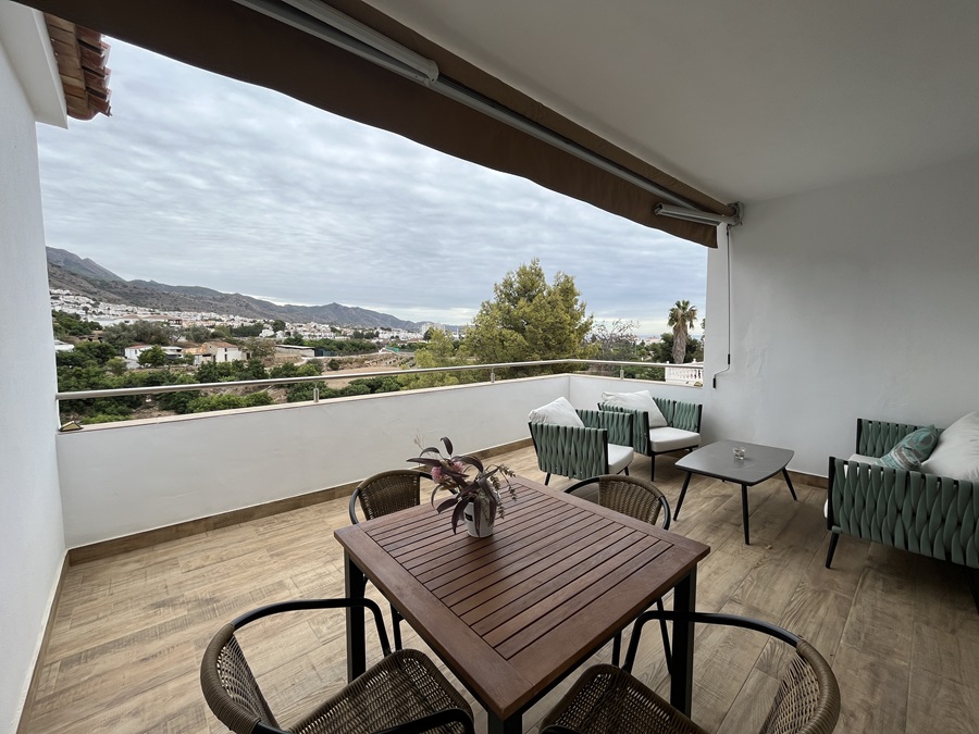 Moderne villa met privé zwembad in de wijk La Exotica, op 2 km van het strand en het centrum van Nerja