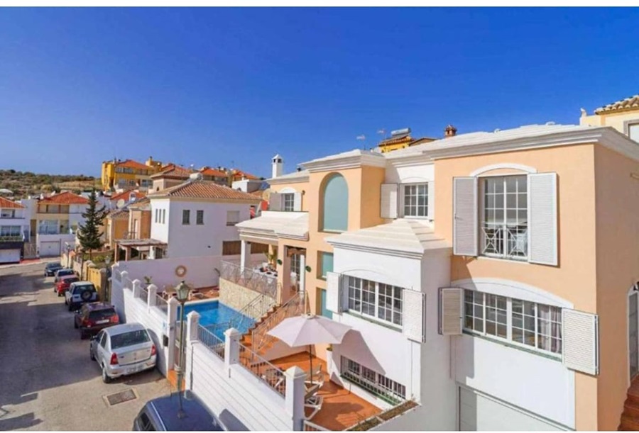 Charmante freistehende Villa mit privatem Pool in Nerja, in der Nähe des Strandes und des Zentrums