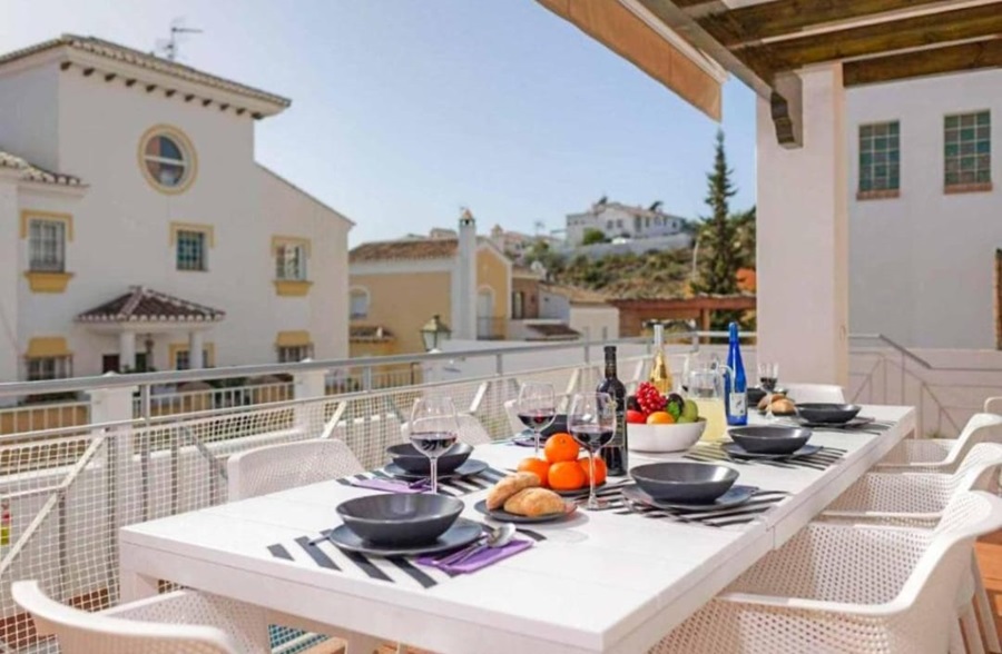 Incantevole villa indipendente con piscina privata a Nerja, vicino alla spiaggia e al centro