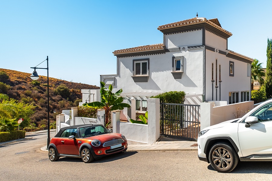 Villa di lusso con piscina, vista mare e 2 appartamenti separati