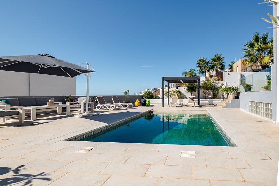 Luxusvilla mit Swimmingpool, Meerblick und 2 separaten Apartments