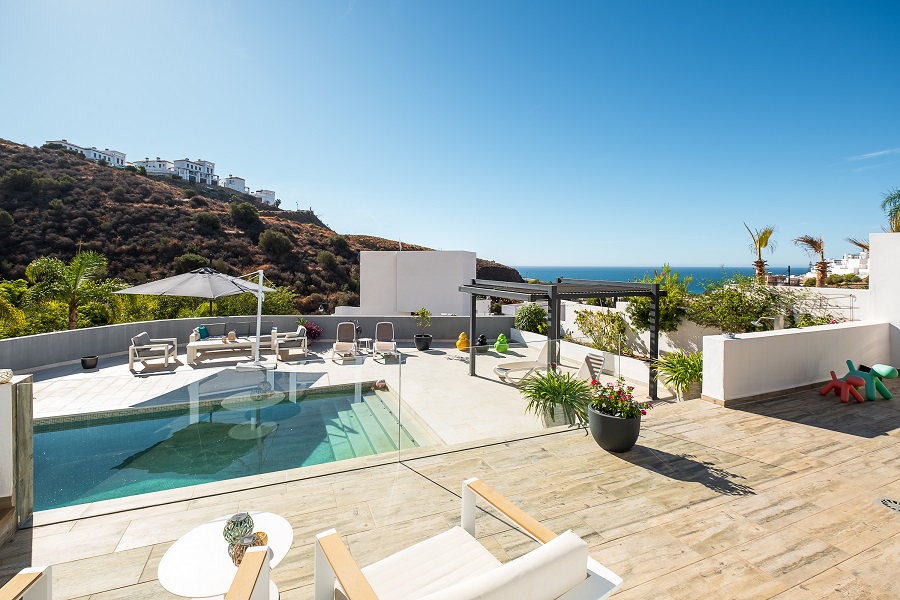 Luxusvilla mit Swimmingpool, Meerblick und 2 separaten Apartments