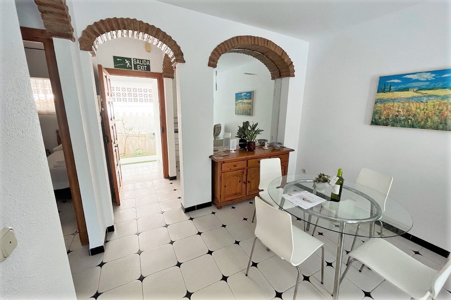 Apartment ideally located near the famous Burriana beach and near the lively center of Nerja, for a wonderful beach holiday in Nerja.