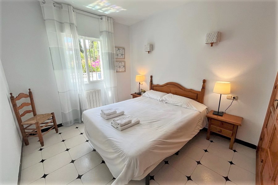 Apartment ideally located near the famous Burriana beach and near the lively center of Nerja, for a wonderful beach holiday in Nerja.