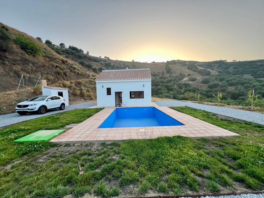 Encantadora casa de campo reformada con piscina privada en Frigiliana