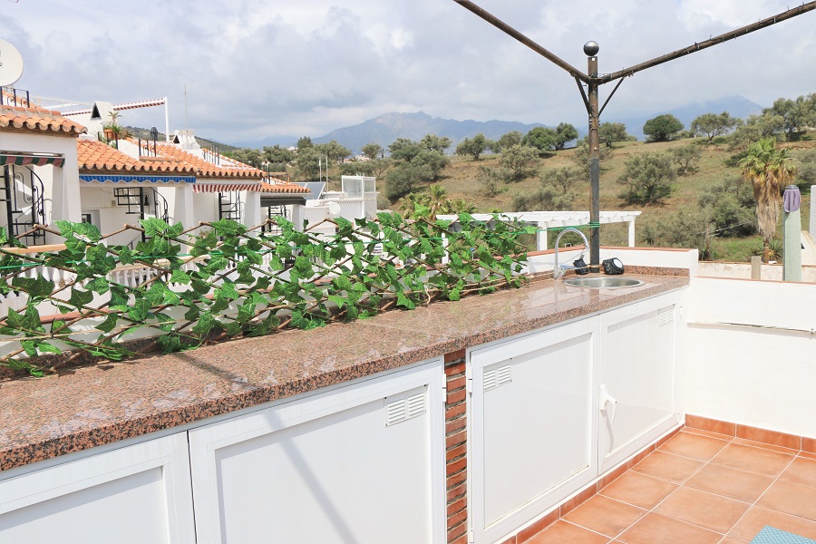 Lovely townhouse that consists of the main part and a separate apartment located in the popular area of Punta Lara in Nerja.