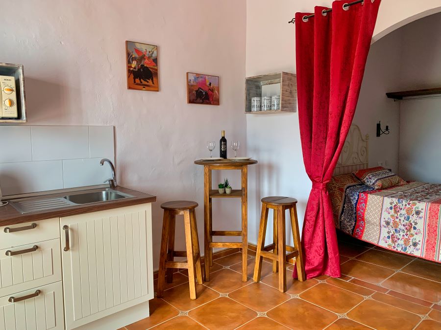 Goede kans voor investeerders. 7 studio's in Vélez-Malaga met zwembad en uitzicht op de bergen.