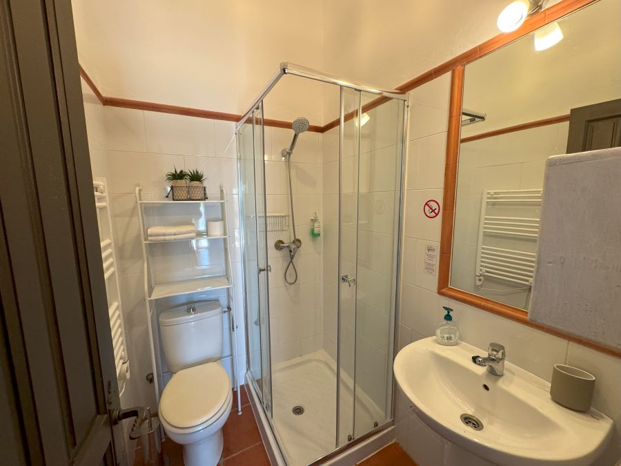 Buena oportunidad para inversores. 7 estudios en Vélez-Málaga con piscina y vistas a la montaña.