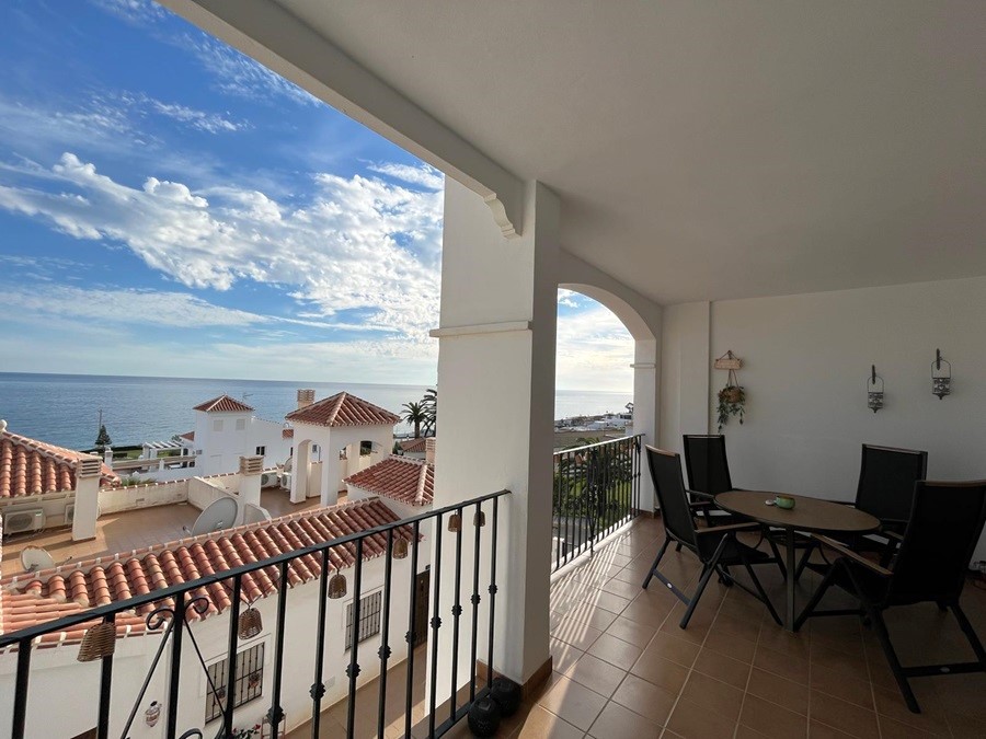 Two apartments located below each other with beautiful sea views, communal pool and garage space in El Peñoncillo, Torrox