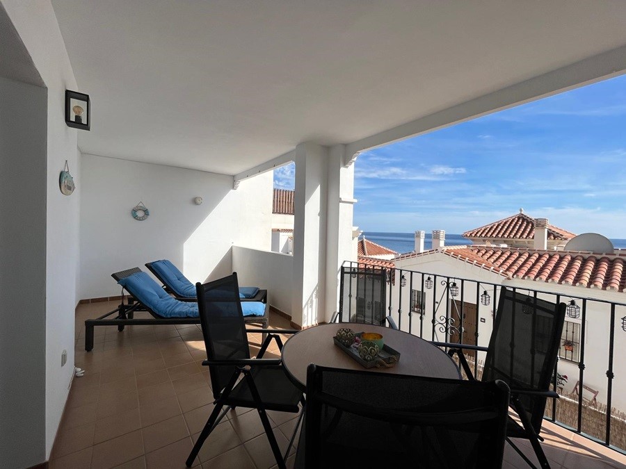 Two apartments located below each other with beautiful sea views, communal pool and garage space in El Peñoncillo, Torrox