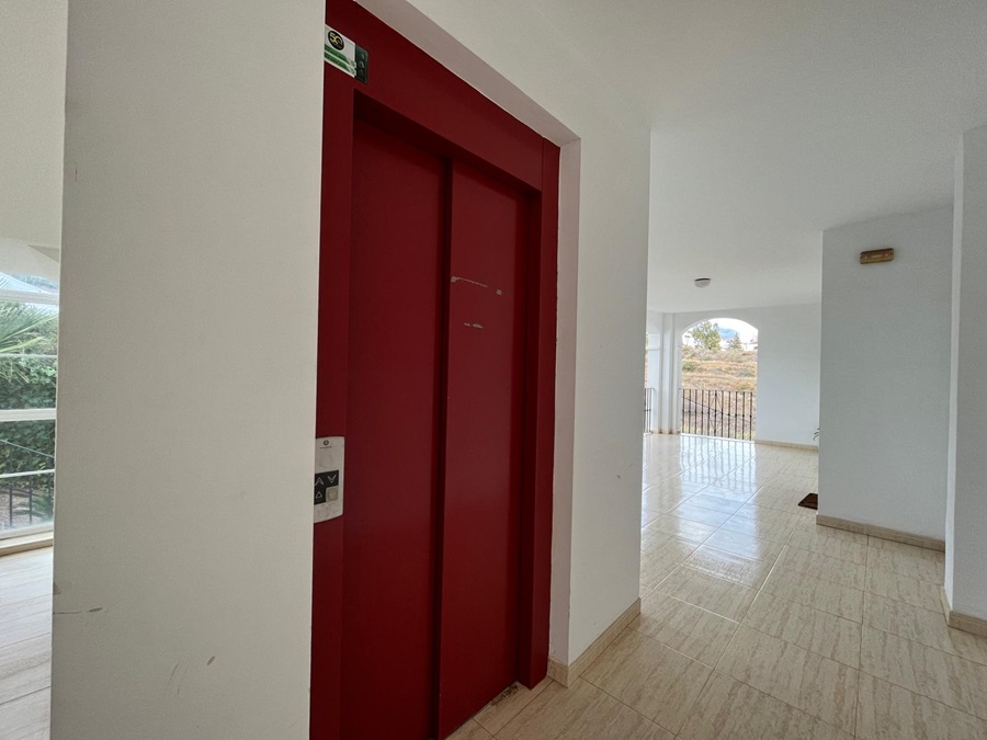 Deux appartements situés l’un en dessous de l’autre avec de belles vues sur la mer, une piscine commune et un garage à El Peñoncillo, Torrox