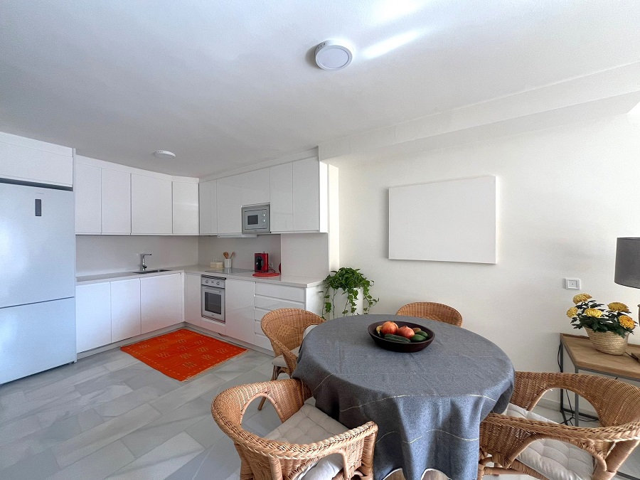 Apartamento con acabados de lujo en las afueras del centro de Nerja.