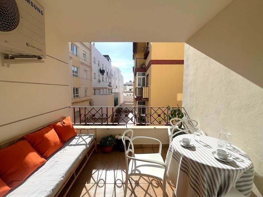 Apartamento con acabados de lujo en las afueras del centro de Nerja.