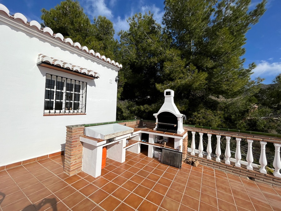 Villa de ensueño con piscina privada e increíbles vistas al mar en Los Almachares en Nerja.