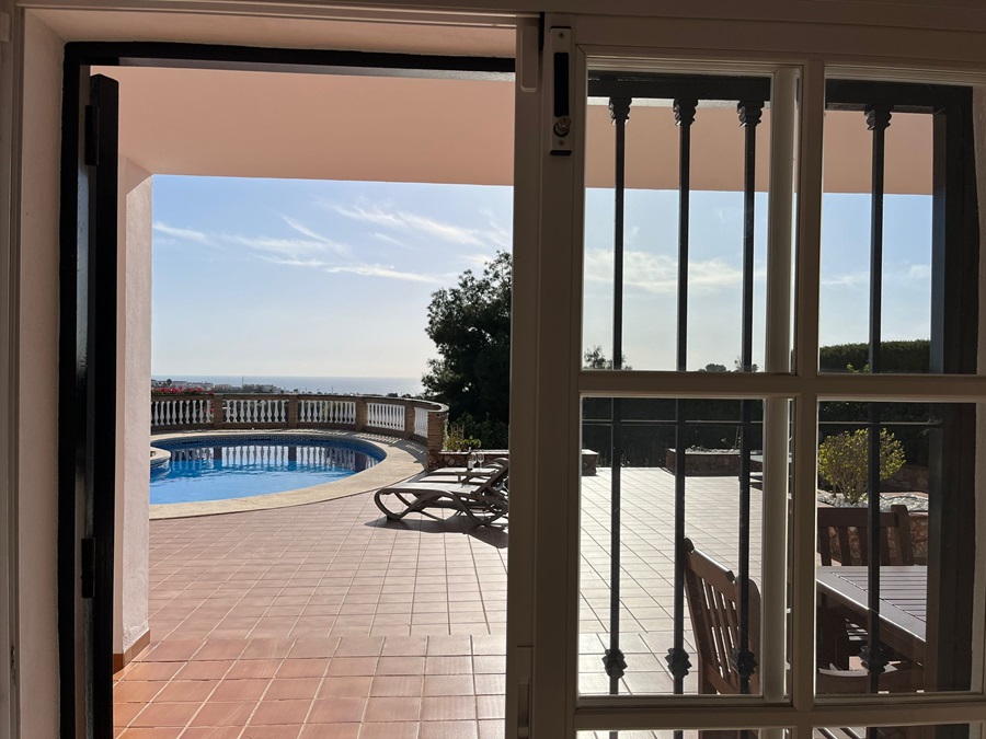 Villa da sogno con piscina privata e incredibile vista sul mare a Los Almachares a Nerja.