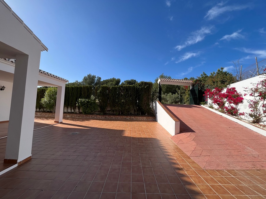 Villa de ensueño con piscina privada e increíbles vistas al mar en Los Almachares en Nerja.