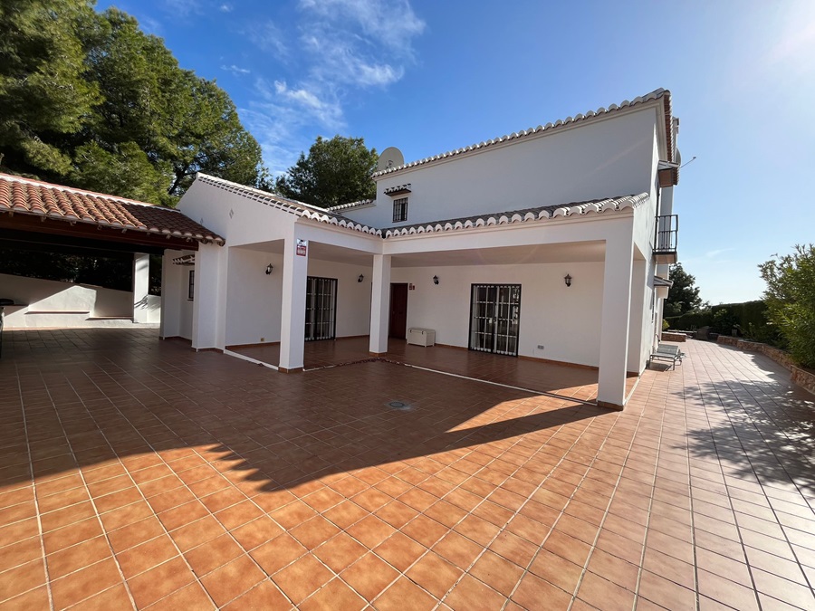 Villa de ensueño con piscina privada e increíbles vistas al mar en Los Almachares en Nerja.