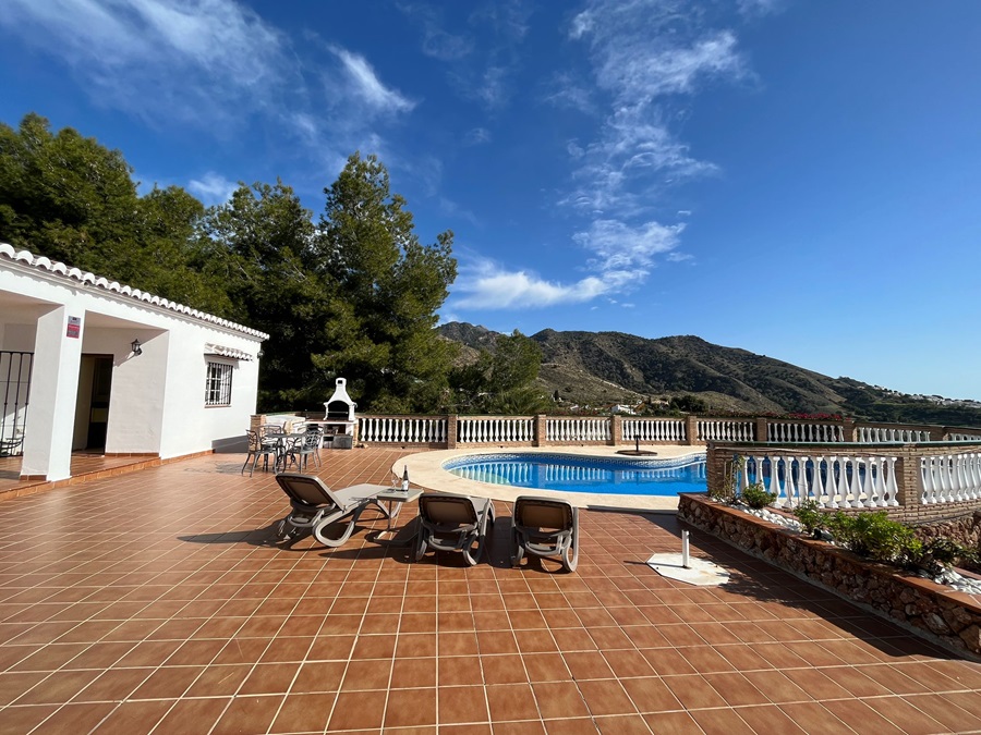 Villa da sogno con piscina privata e incredibile vista sul mare a Los Almachares a Nerja.