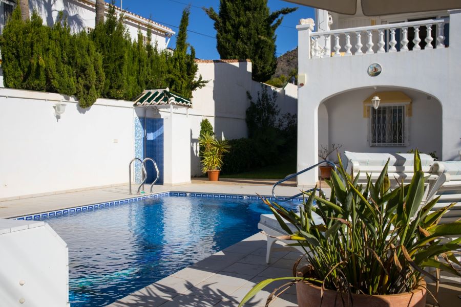 Fritliggende hus med privat pool og utrolig havudsigt i Maro, Nerja